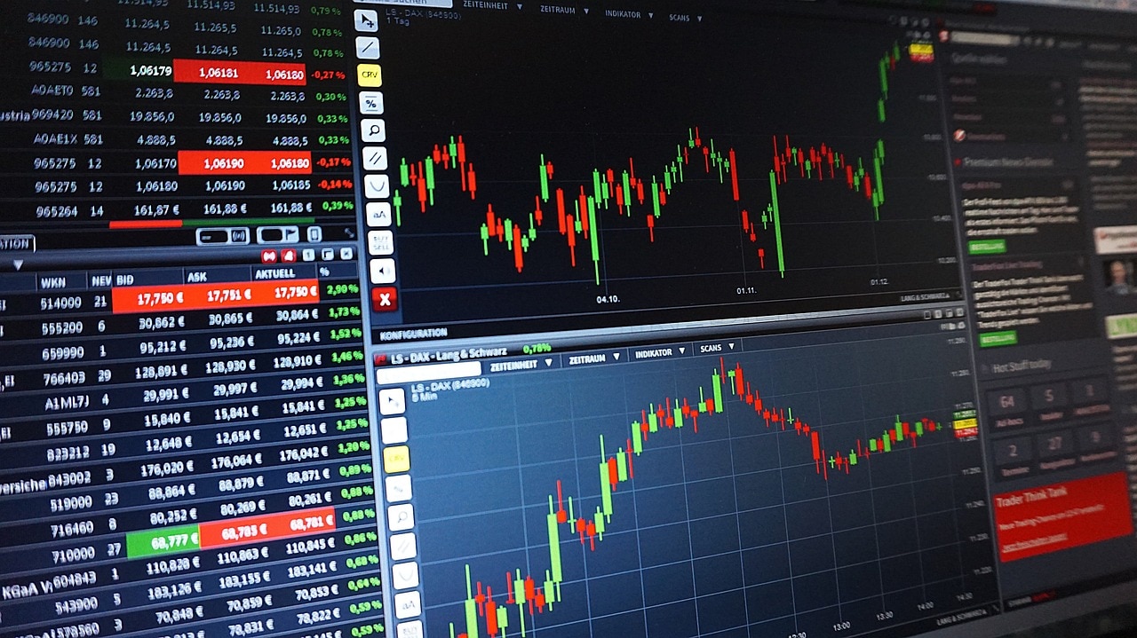 Stocks Waver as Bond Yields Climb